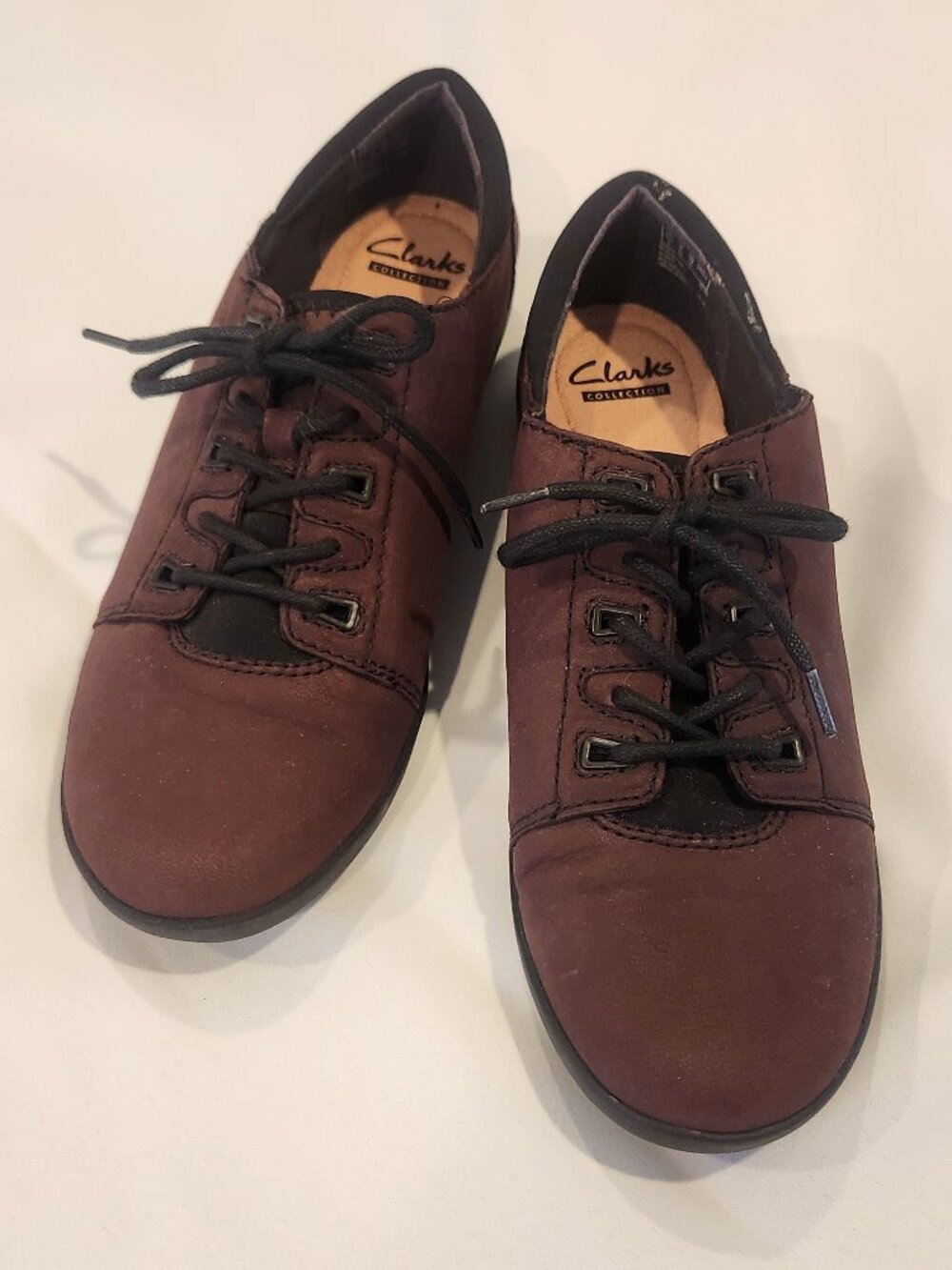 NWT Clarks Nubuck Sneakers, size 8